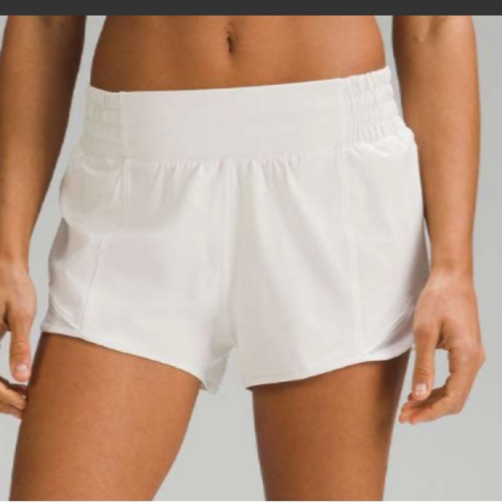 Lululemon hotty hot shorts high rise in bone size 4